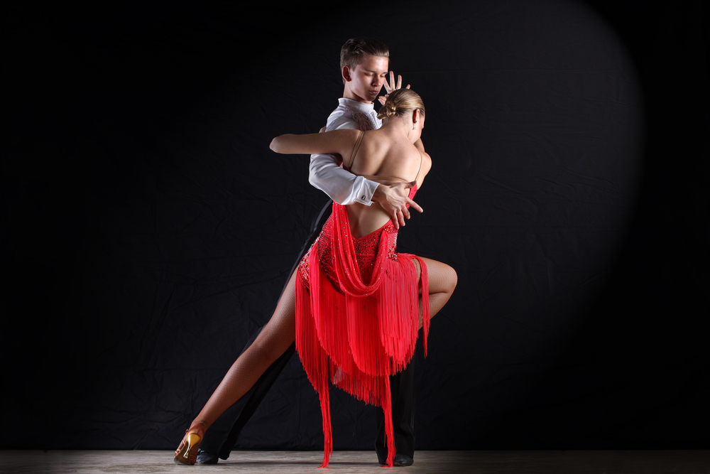 Танцовщица В Красном Платье