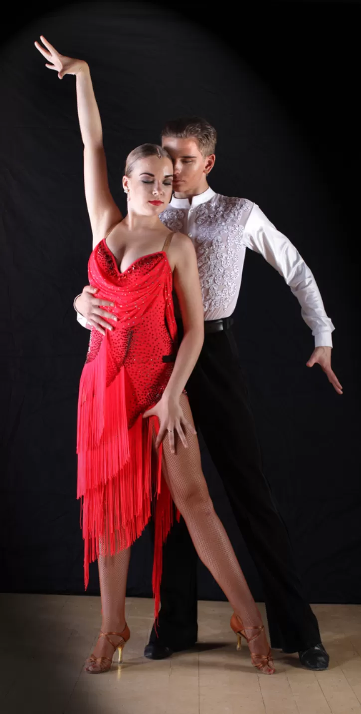 dans akademi iletişim