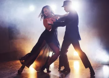 Bachata Kıyafetleri - Tutkulu Dansın Çekici Kıyafetleri