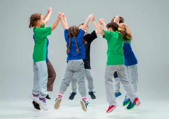 çocuk halk dansları eğitimleri