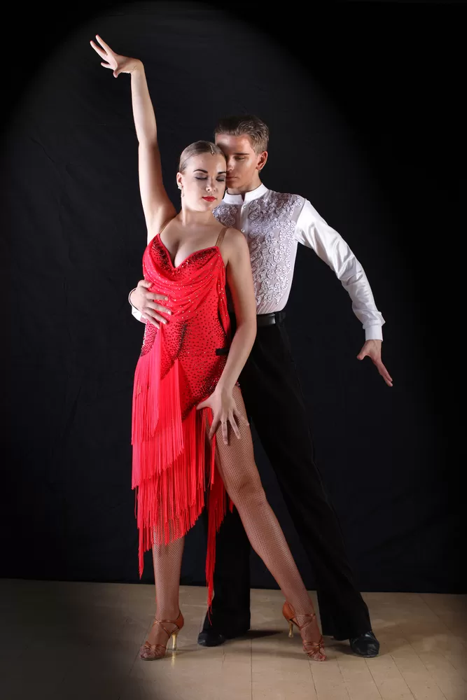 dans akademi iletişim