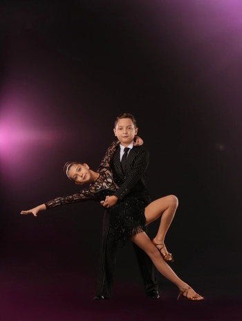 dans akademi iletişim