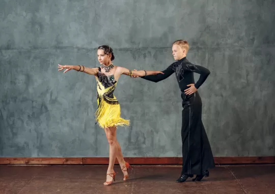 genç salsa dans kursu