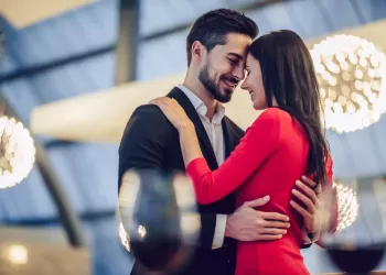 Sevgiliyle Dans Edilecek Şarkılar – En Romantik Aşk Şarkılarıyla Sevgilinizi Dansa Kaldırın