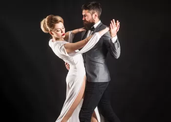 Salon Danslarının Zarif Kraliçesi: Vals Dans – En Asil Salon Dansı