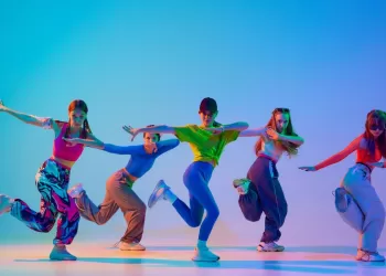 Dans Etmek Hiç Bu Kadar Kolay Olmamıştı: Altınova Dans Kursları ile Hayallerinizi Gerçeğe Dönüştürün!