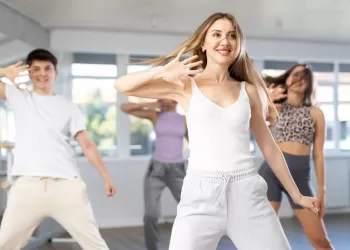 Armutlu Düğün Dansı Kursu: Unutulmaz Bir İlk Dans İçin Profesyonel Eğitim