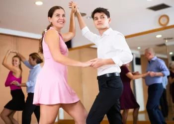 Müzikaliteyi Kucaklayın: Ritim ve Melodi ile Dans Edin