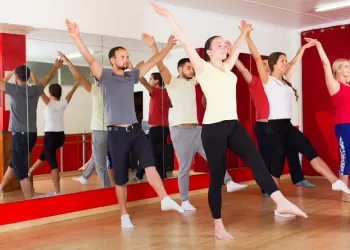 Kandıra Dans Kursu Sirtaki İle Yunan Müziğinin Ritmini Keşfedin