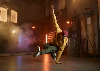 Dans Kursunda Ne Giyilir? (Bale, Salsa, Hip-Hop, Tango ve Fazlası İçin Stil Rehberi)