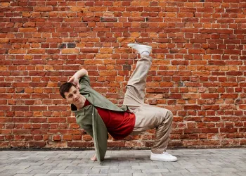 Dansa Kaç Yaşında Başlanır? (Çocuklar ve Yetişkinler İçin Uzman Görüşleriyle Yaş Gruplarına Göre Rehber)