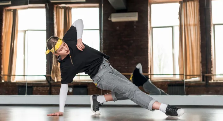 Hip-Hop Kursu Nedir? (Sadece Bir Dans Dersi Değil, Bir Kültürün Parçası Olmak)