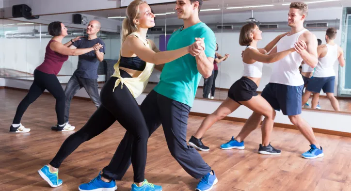 Salsa Kursunda Ne Giyilir?