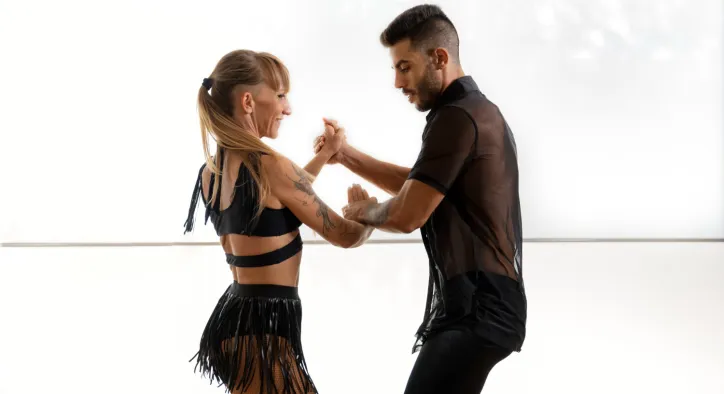 Esnek Saatli Salsa Özel Ders: Yoğun Programınıza Dansı Sığdırın!