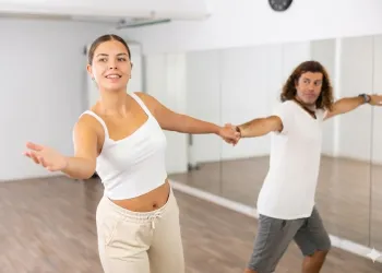 Kadın Eğitmenden Salsa Özel Dersi: Rahatça Öğrenin, Özgürce Dans Edin