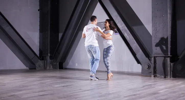 Kişiye Özel Programla Dans Dersi